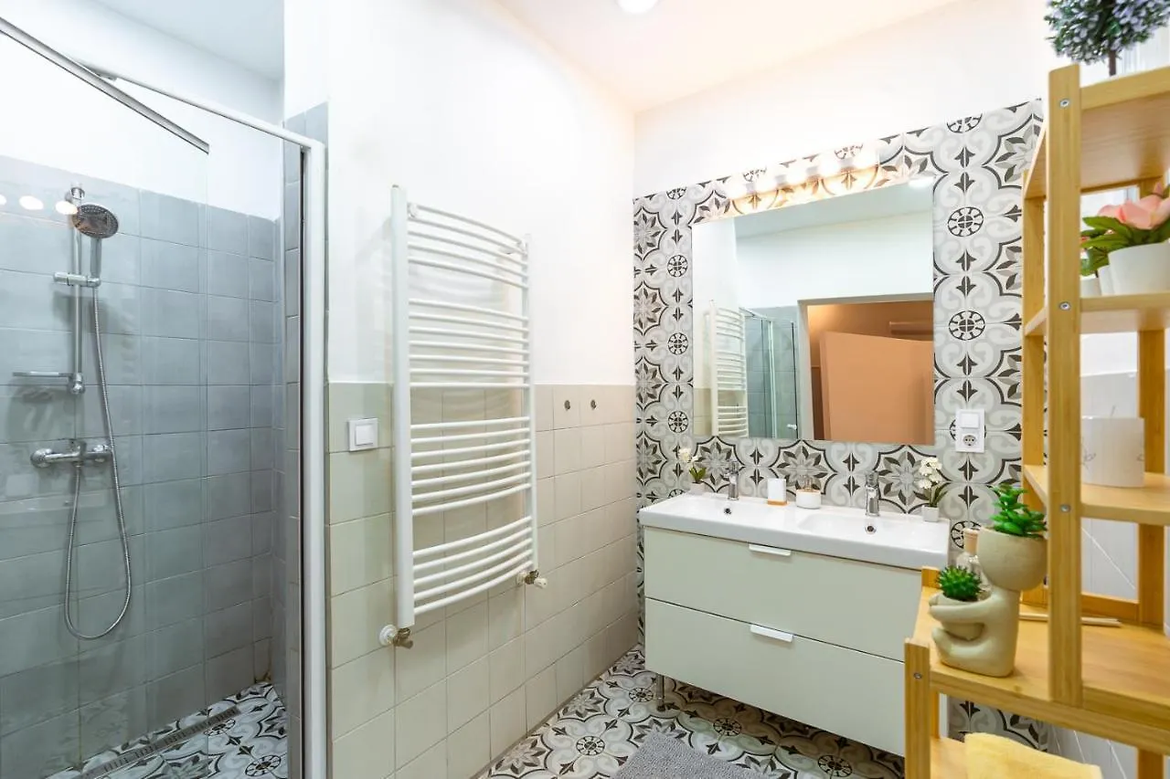 Home-Away From Home @Central Bp Budapest Apartment